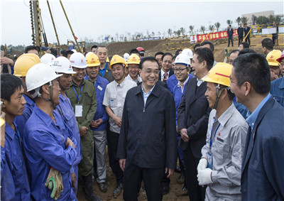 2015年，國務(wù)院總理李克強(qiáng)視察位于海南的中天建設(shè)集團(tuán)第七建設(shè)公司項(xiàng)目部