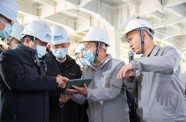 中國民航局黨組書記、局長馮正霖一行到中天鄂州花湖機(jī)場轉(zhuǎn)運(yùn)中心主樓項(xiàng)目參觀考察