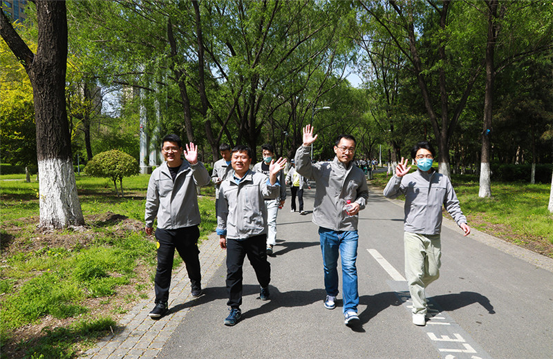 2023年5月6日，東北公司于沈陽奧林匹克生態(tài)公園開展“沐春健步走，轉型再出發(fā)” 徒步行活動。